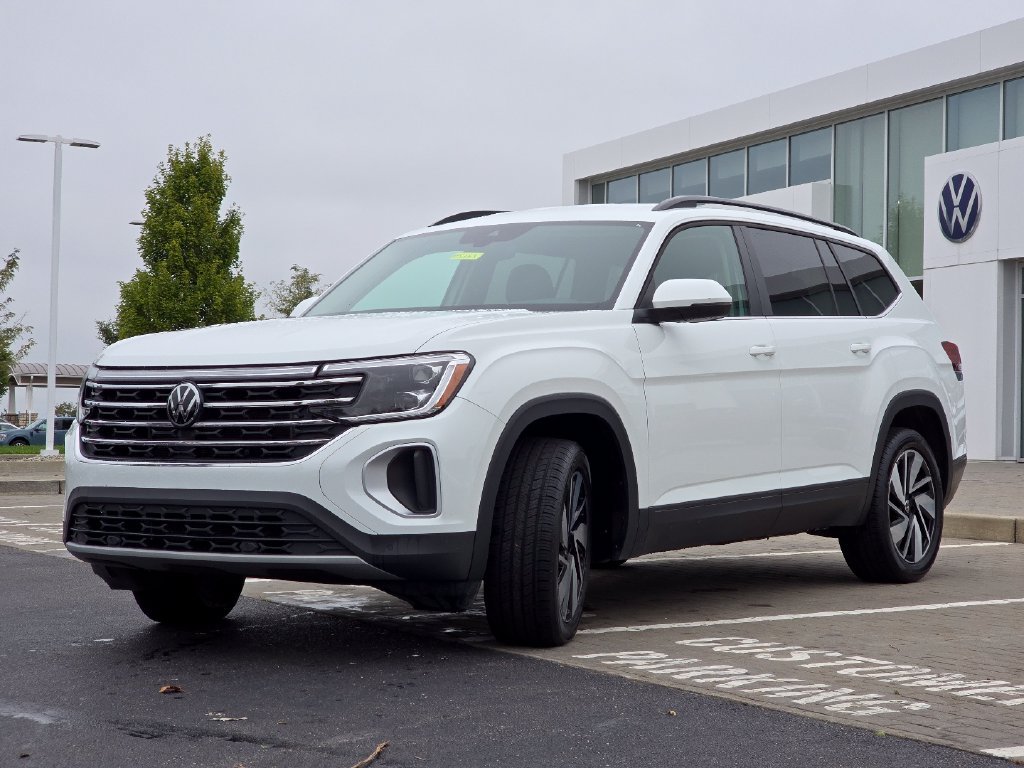 Used 2025 Volkswagen Atlas SE AWD/4WD image 16