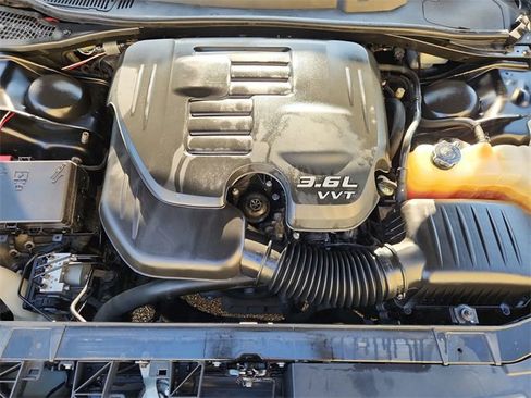 Used 2015 Dodge Challenger SXT w/ Driver Convenience Group image 27