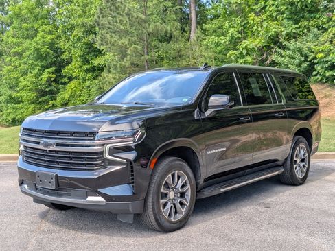 Used 2024 Chevrolet Suburban LT w/ LT Signature Package RWD image 5