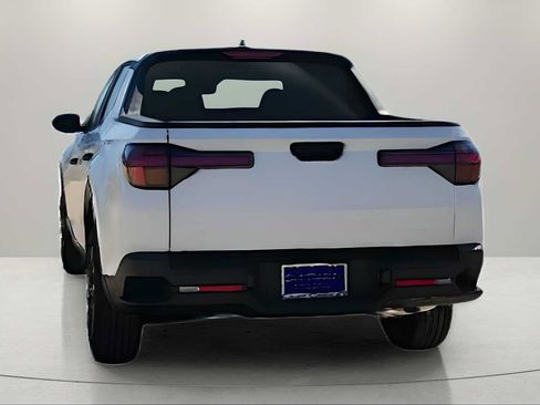 Used 2025 Hyundai Santa Cruz SE FWD image 6