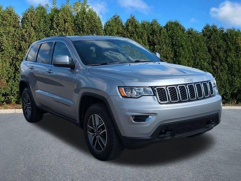 Used 2020 Jeep Grand Cherokee Laredo w/ Quick Order Package 2BN North image 3