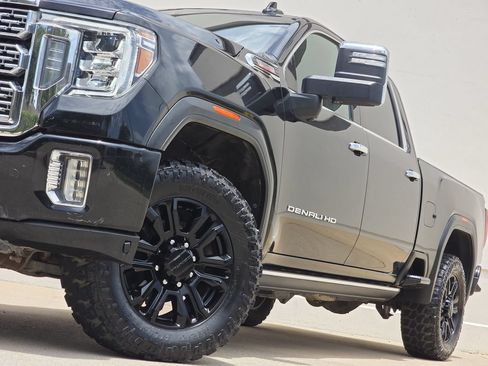Used 2023 GMC Sierra 2500 Denali w/ Denali Black Diamond Edition AWD/4WD image 8