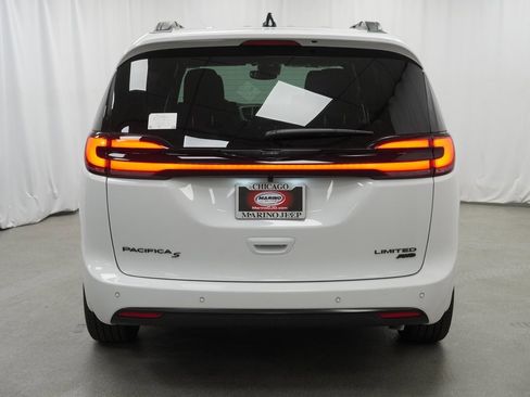 New 2026 Chrysler Pacifica Limited image 10
