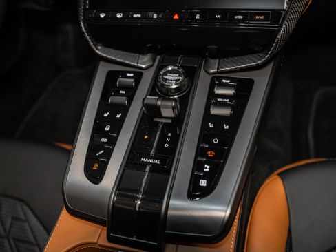 Used 2025 Aston Martin Vanquish Coupe image 26