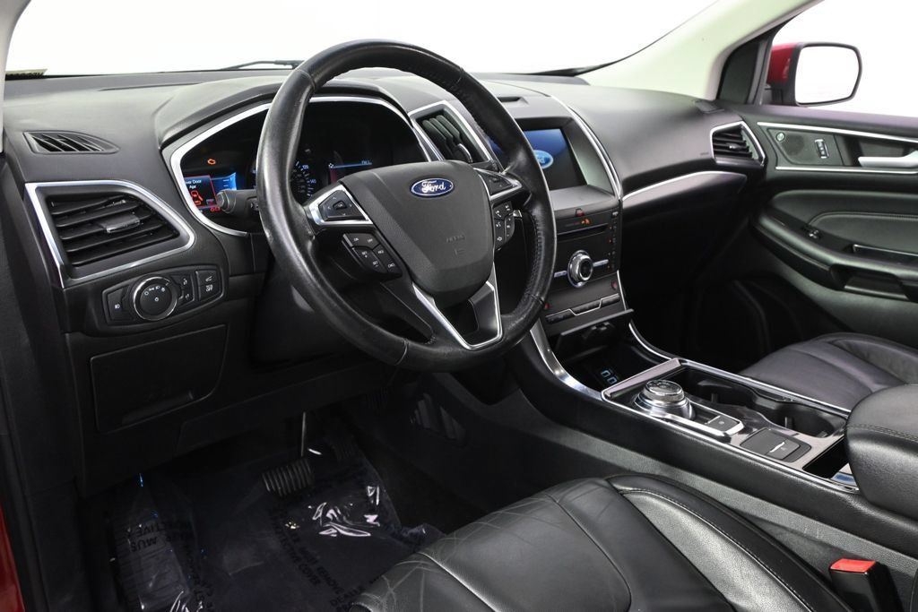 Used 2019 Ford Edge Titanium FWD image 11