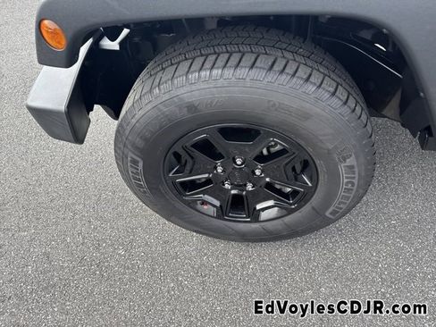 Used 2015 Jeep Grand Cherokee Laredo w/ Quick Order Package 23E image 16