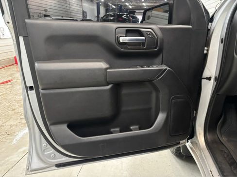 Used 2020 Chevrolet Silverado 1500 Custom Trail Boss w/ Custom Convenience Package AWD/4WD image 9