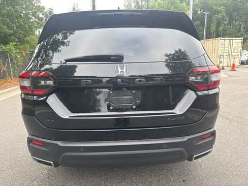 Used 2025 Honda Pilot Black Edition image 6