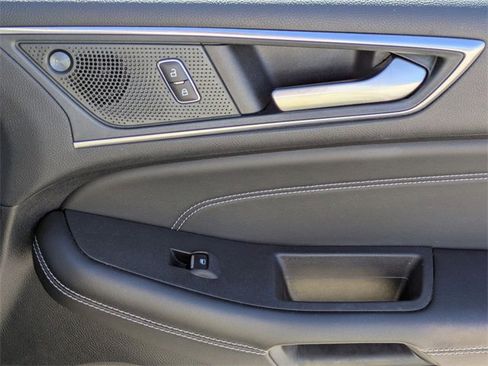 Used 2024 Ford Edge Titanium image 40