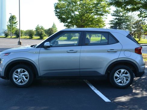 Used 2021 Hyundai Venue SE FWD image 8