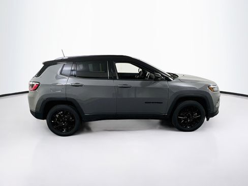 Used 2023 Jeep Compass Latitude w/ Convenience Group AWD/4WD image 4