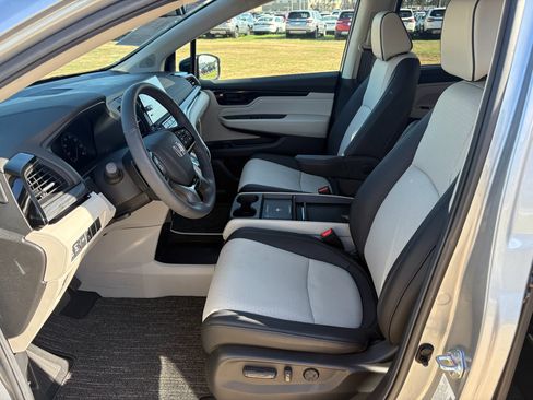 Certified 2026 Honda Odyssey Elite image 10