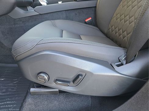 New 2026 Volvo XC90 B5 Plus w/ Protection Package Premier image 25