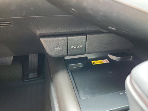 Used 2022 Toyota Camry XSE image 16