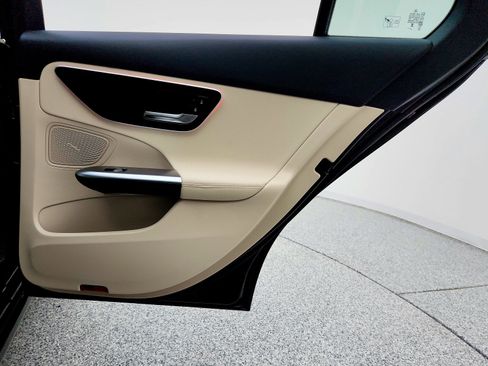 Used 2025 Mercedes-Benz C 300 Sedan image 27