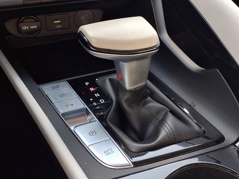 Used 2024 Hyundai Elantra Limited FWD image 7