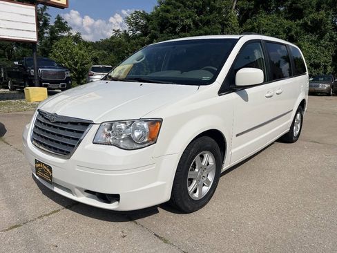 Used 2010 Chrysler Town & Country Touring FWD image 1