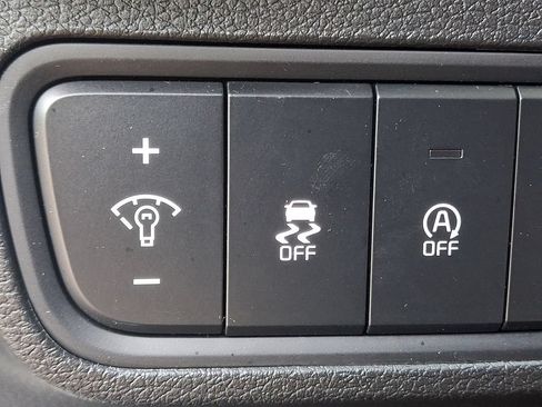 Used 2025 Kia Soul LX w/ LX Technology Package FWD image 25