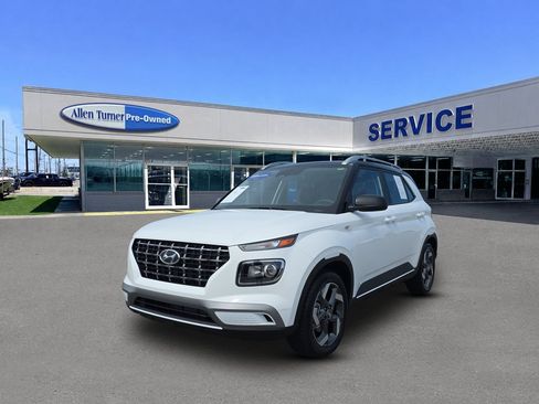 Certified 2026 Hyundai Venue SEL FWD image 4