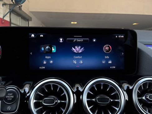 Used 2025 Mercedes-Benz GLA 250 image 31