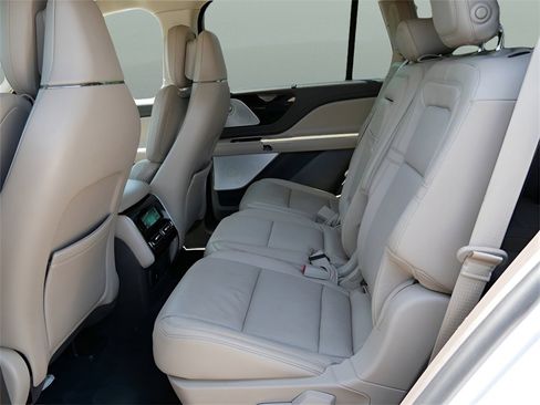 Used 2020 Lincoln Aviator Reserve w/ Equipment Group 202A image 11