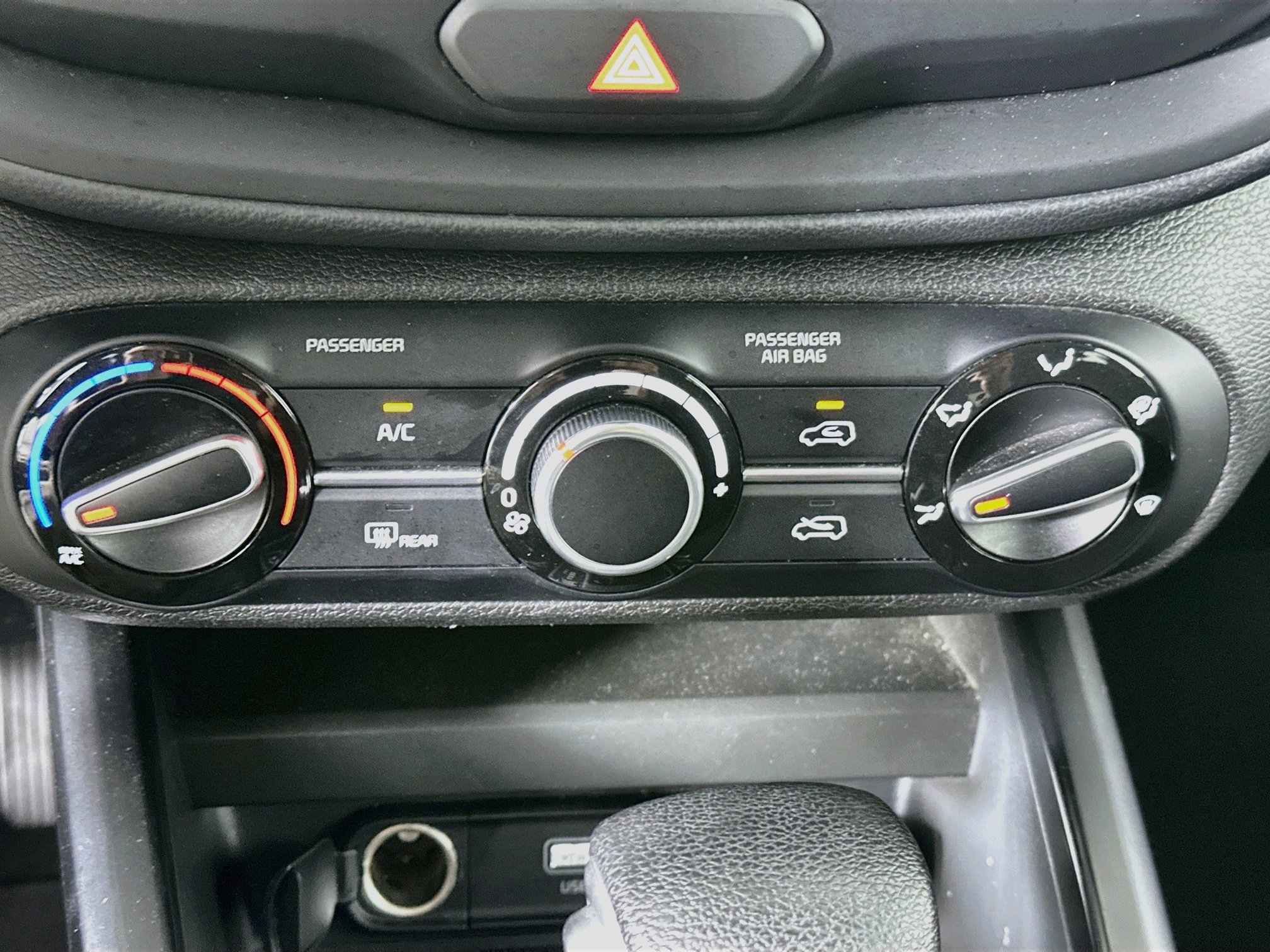 Used 2025 Kia Soul LX w/ LX Technology Package FWD image 22