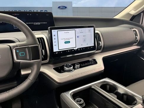 New 2026 Ford Expedition Active image 6