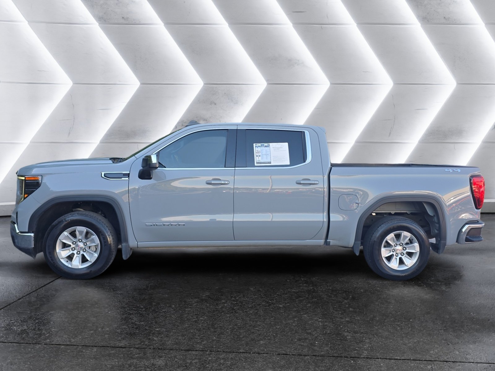 Used 2024 GMC Sierra 1500 SLE AWD/4WD image 2