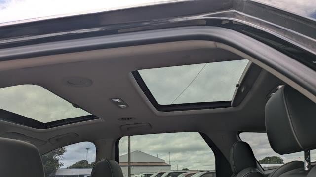 Used 2021 Buick Enclave Avenir w/ Avenir Technology Package AWD/4WD image 19