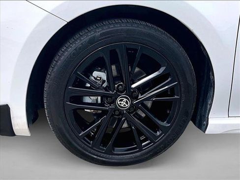 Used 2025 Toyota Camry SE w/ Convenience Package FWD image 10