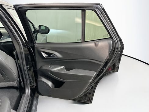 Used 2025 Chevrolet Trax LT image 27