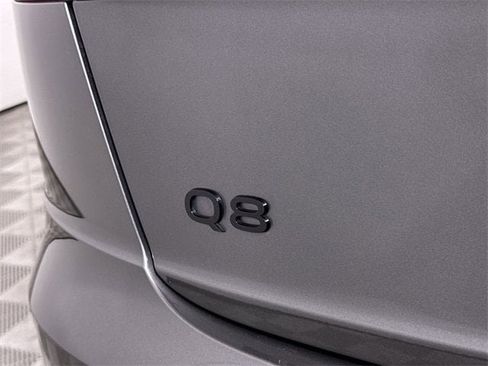 Used 2024 Audi Q8 Premium Plus image 33