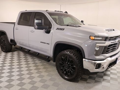 Used 2024 Chevrolet Silverado 2500 LT w/ Convenience Package AWD/4WD image 1