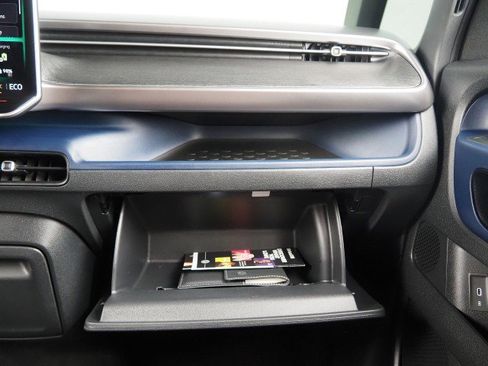 Used 2025 Volkswagen ID. Buzz Pro S image 42