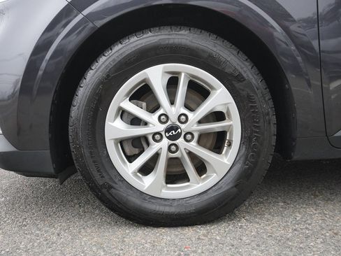 Used 2022 Kia Carnival LX image 22