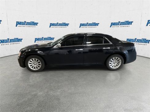Used 2013 Chrysler 300 image 6