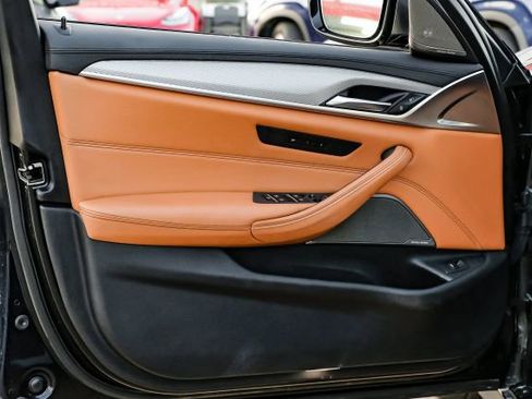 Used 2018 BMW M550i xDrive image 51