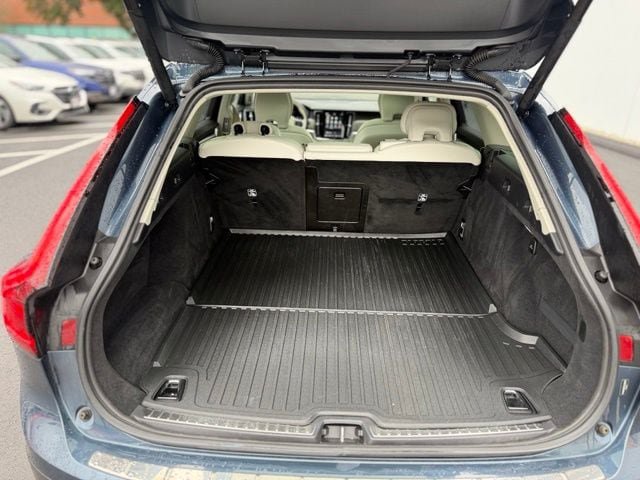 Used 2025 Volvo V90 B6 Cross Country Plus w/ Protection Package Premier AWD/4WD image 23