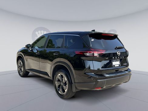 Used 2024 Nissan Rogue SV AWD/4WD image 4
