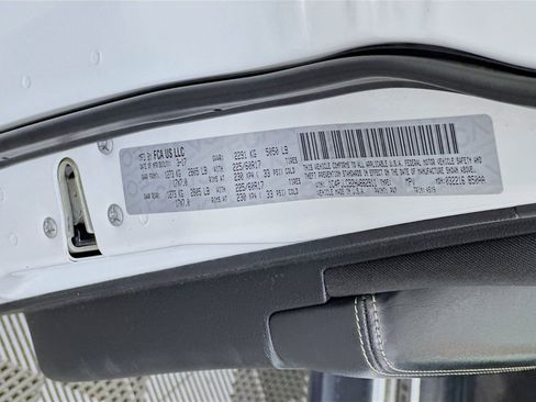 Used 2017 Jeep Cherokee Latitude w/ Comfort & Sound Group image 12