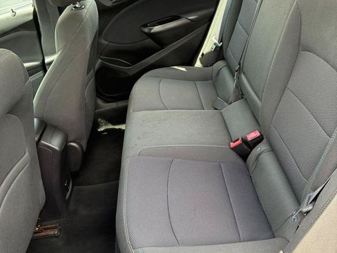 Used 2017 Chevrolet Cruze LT w/ Convenience Package FWD image 3