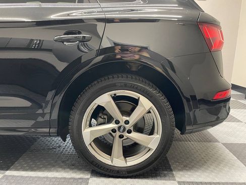 Used 2020 Audi Q5 2.0T Titanium Premium Plus w/ Premium Plus Package AWD/4WD image 12