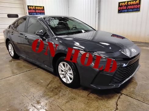 Used 2025 Toyota Camry LE AWD/4WD image 1