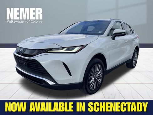 Used 2022 Toyota Venza XLE AWD/4WD image 1