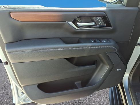 Used 2025 GMC Yukon Denali image 18