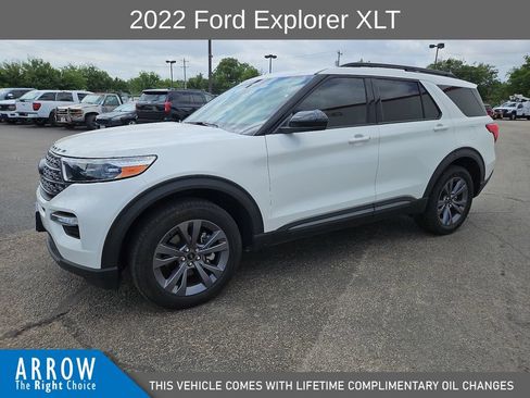 Used 2022 Ford Explorer XLT w/ Equipment Group 202A AWD/4WD image 5