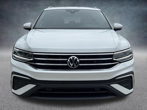 Certified 2023 Volkswagen Tiguan SE FWD image 8
