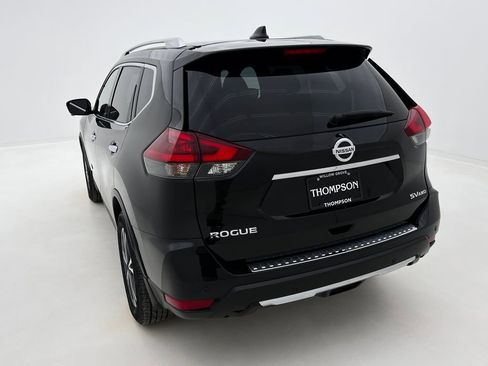 Used 2019 Nissan Rogue SV w/ Premium Package image 12
