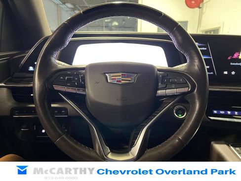 Used 2022 Cadillac Escalade Premium Luxury w/ Performance Package AWD/4WD image 12