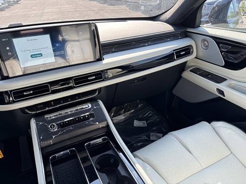 New 2025 Lincoln Aviator Black Label w/ Jet Appearance Package image 15